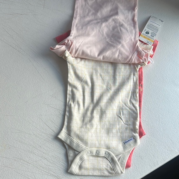 Gerber Pink and Red Bodysuits Soft Cotton One Pieces new - Picture 2 of 5